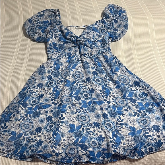 Sincerly Jules Dresses & Skirts - Sincerely Jules Blue and White Floral Dress